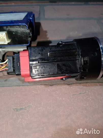 Замок зажигания toyota corolla fielder NZE144