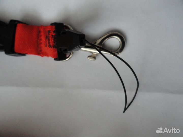 Ремешок на шею для чего-то, или бейджика, широкий