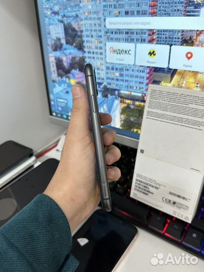 iPhone 11, 64 ГБ