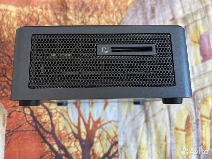 Intel nuc NUC10i3FNH2, без памяти и накопителя