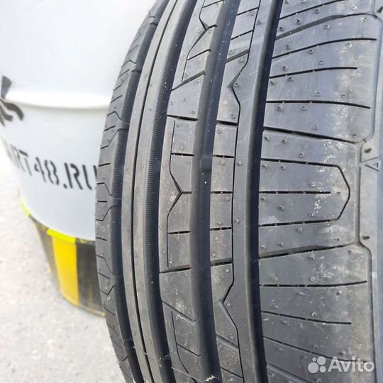 Nitto NT830 215/45 R17 91W