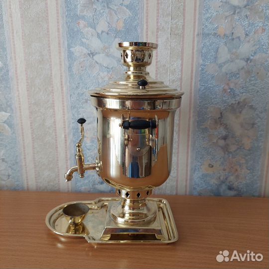 Сувенирный самоварчик с подносом и чашкой