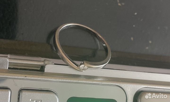 Золотое кольцо с брилиантом