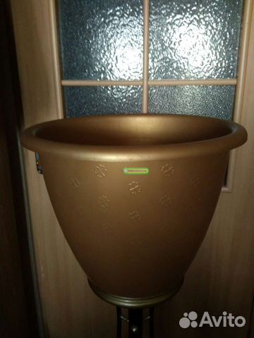 Большой цветочный вазон