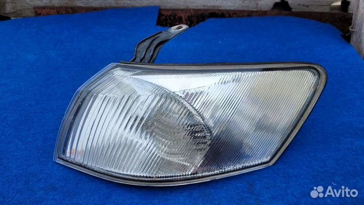 Поворотник левый Toyota Camry Gracia