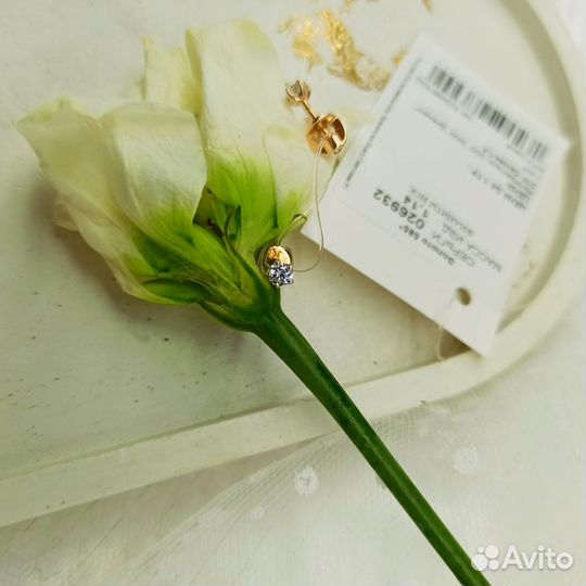 Золотые серьги пуссеты с фианитом