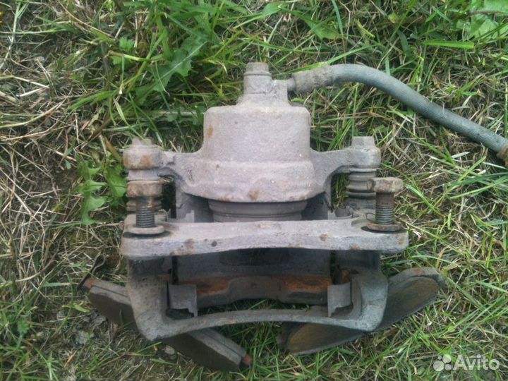 Ниссан Альмера Н15 1998г. Суппорт передний правый