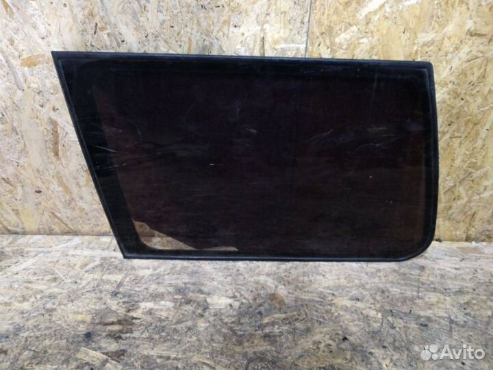 Стекло кузовное заднее левое Mitsubishi Pajero 2
