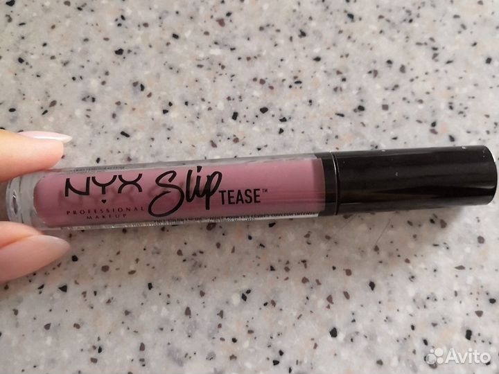 Матовый блеск для губ Nyx (slip tease)