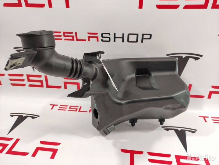 Бачок омывателя Tesla Model 3 2019 1090850-00-D