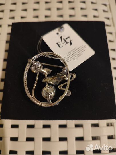 Серебряная брошь
