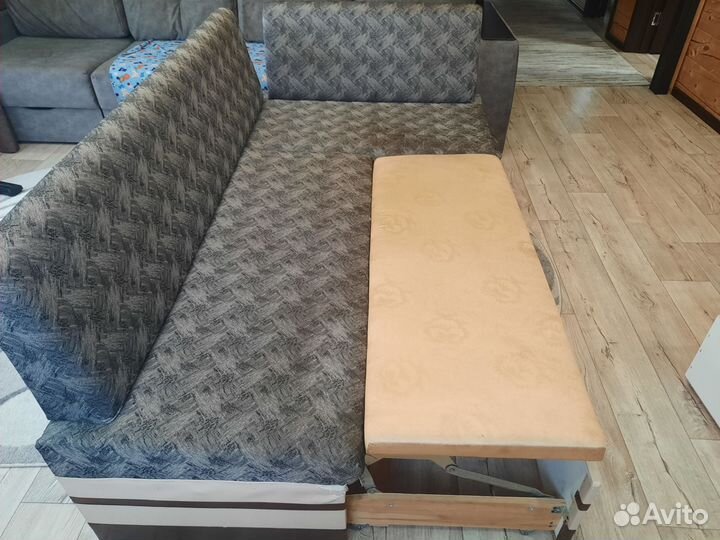 Продам мягкий кухонный уголок со стальным местом