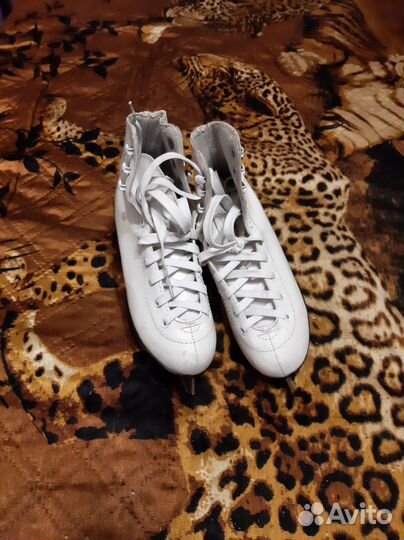 Коньки фигурные женские