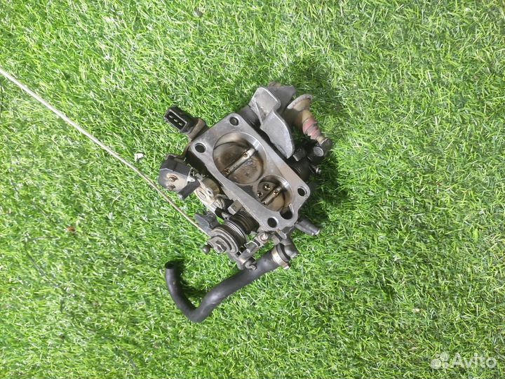 Дроссельная заслонка Audi 80 B4 2.3