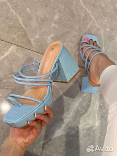Сандалии новые