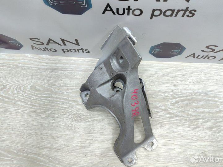 Кронштейн двигателя правый Bmw X5 E70 N52B30 2007