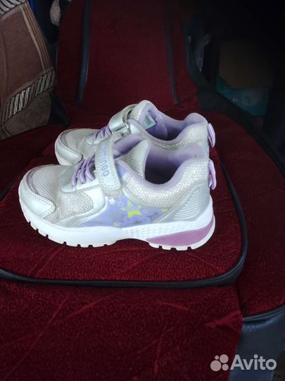 Продам кроссовки для девочки