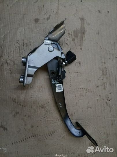 Педаль тормоза hyundai IX35