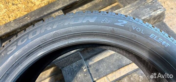 Pirelli Scorpion All Season SF2 235/45 R20