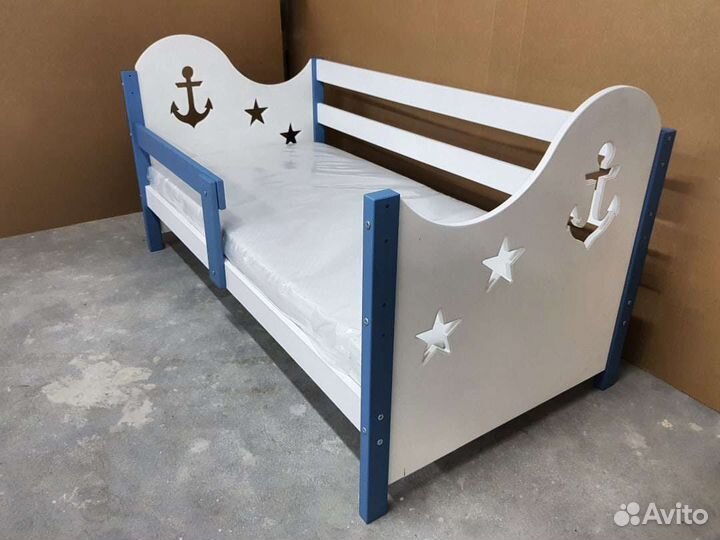 Кровать из массива