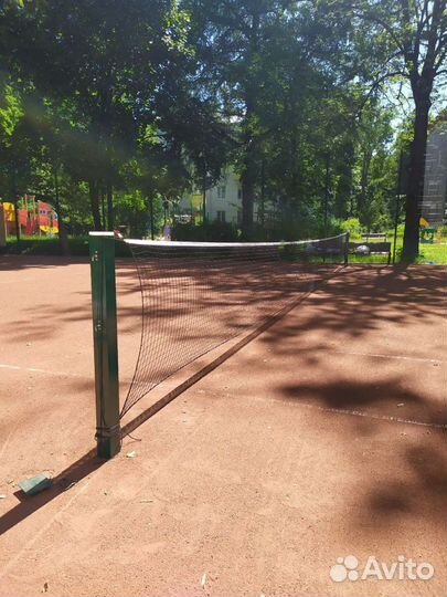 В наличии сетка для большого тенниса с тросом