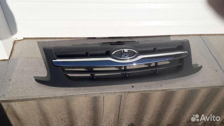 Решетка радиатора Гранта оригинал