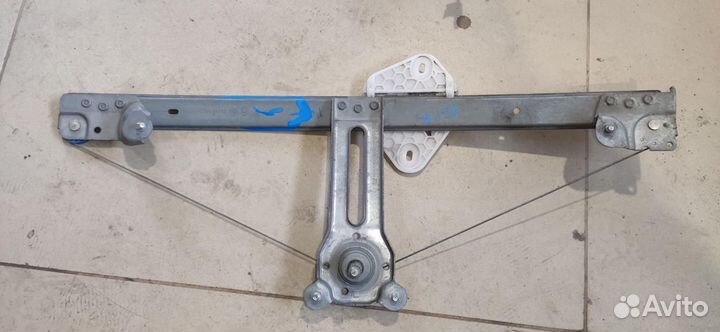 Стеклоподъемник передний правый Renault Logan