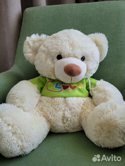 Большой плюшевый заяц