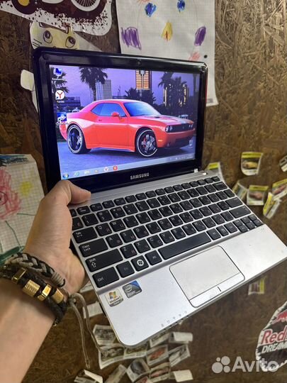 Компактный нетбук Samsung 4 потока 2гб 250гб
