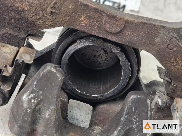 Суппорт передний левый mitsubishi pajero mini