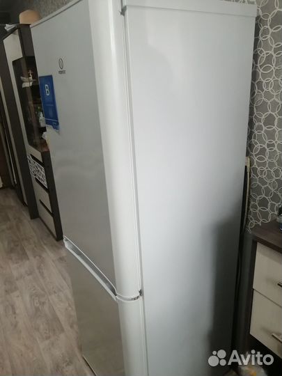 Продаётся холодильник б/у индезит