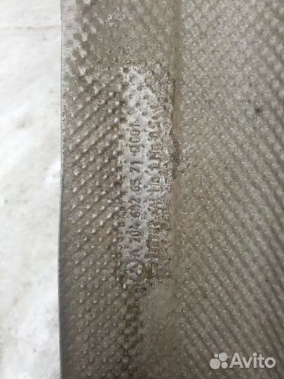 Защитный экран глушителя боковой левый на Mercedes