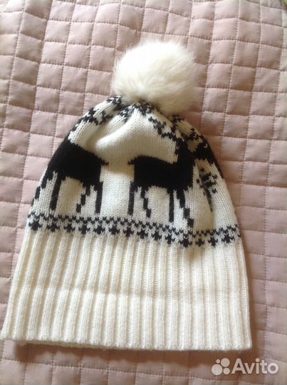 Шапка белая с оленями Marks&Spencer