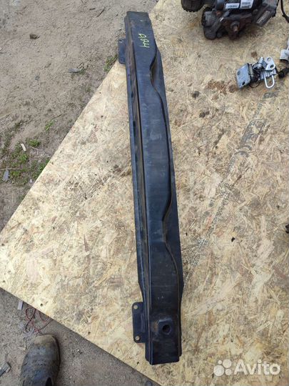 Усилитель заднего бампера Vw Tiguan 1