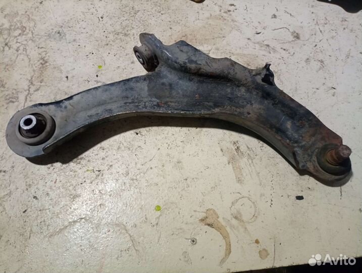 Рычаг передний правый Renault Megan 2