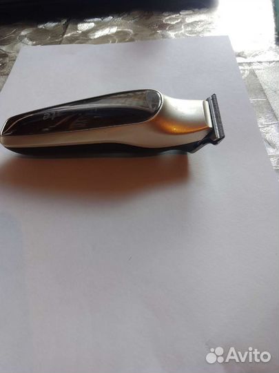 Продам машинку с 4я насадками, вместе с триммером