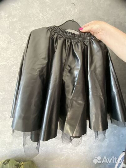 Костюм (юбка кожаная и блузка)