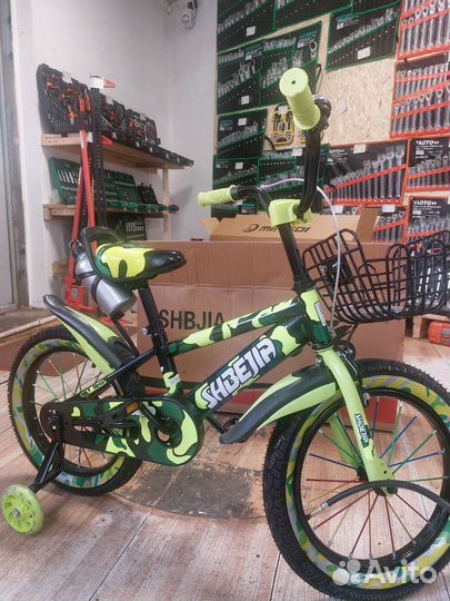 Велосипед детский четырехколесный 18 колеса