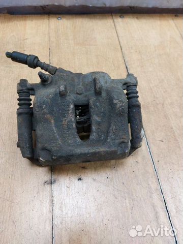 Тормозной суппорт передний правый Opel Vivaro