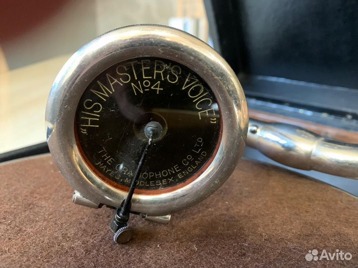 Старинный патефон