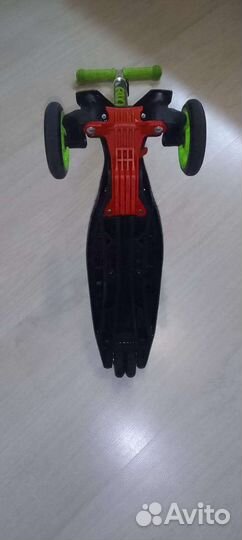 Самокат трехколесный