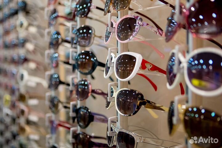 Продавец (солнцезащитные очки)