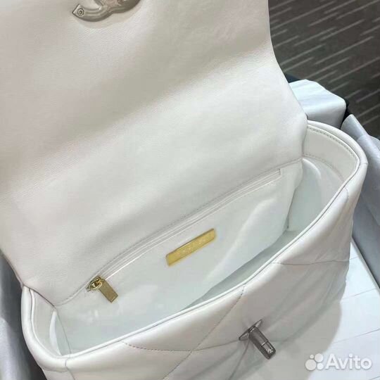 Сумка Chanel 19 white