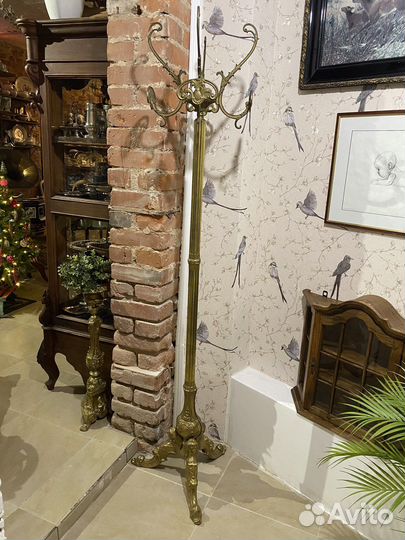 Вешалка для одежды напольная лятунная