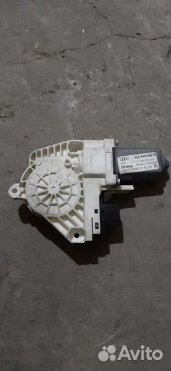 Audi q7 моторчик стеклоподъемника задний правый