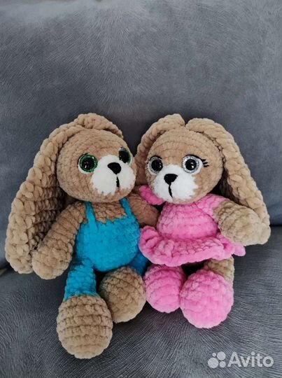 Плюшевый вязаный заяц