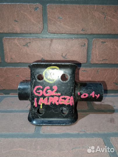 Кронштейн опоры двигателя subaru impreza GG2 EJ15 RR