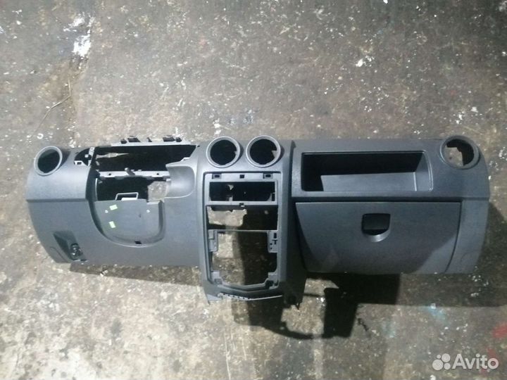 Торпедо Renault Logan 1