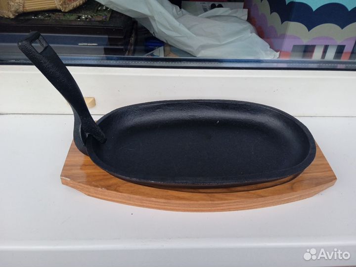 Сковорода чугунная на подставке
