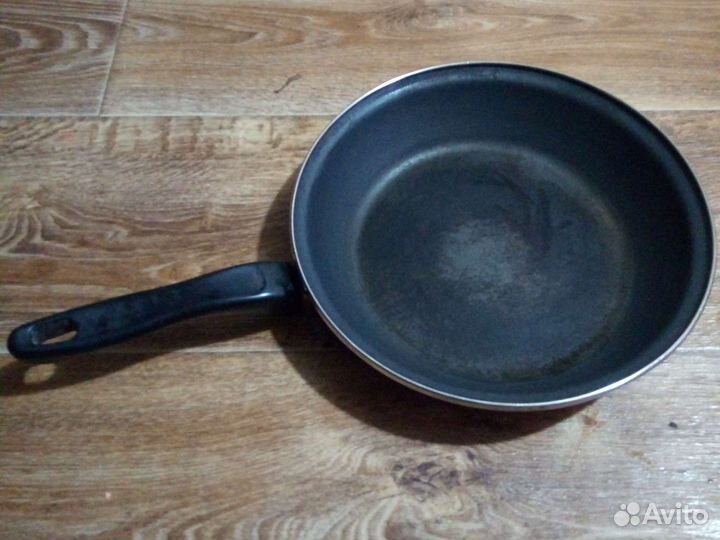 Сковорода с антипригарным покрытием